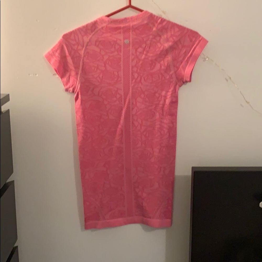 Sports top - Picture 2 of 2